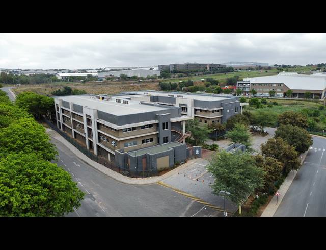 7,296M² OFFICE FOR SALE IN LONGMEADOW
